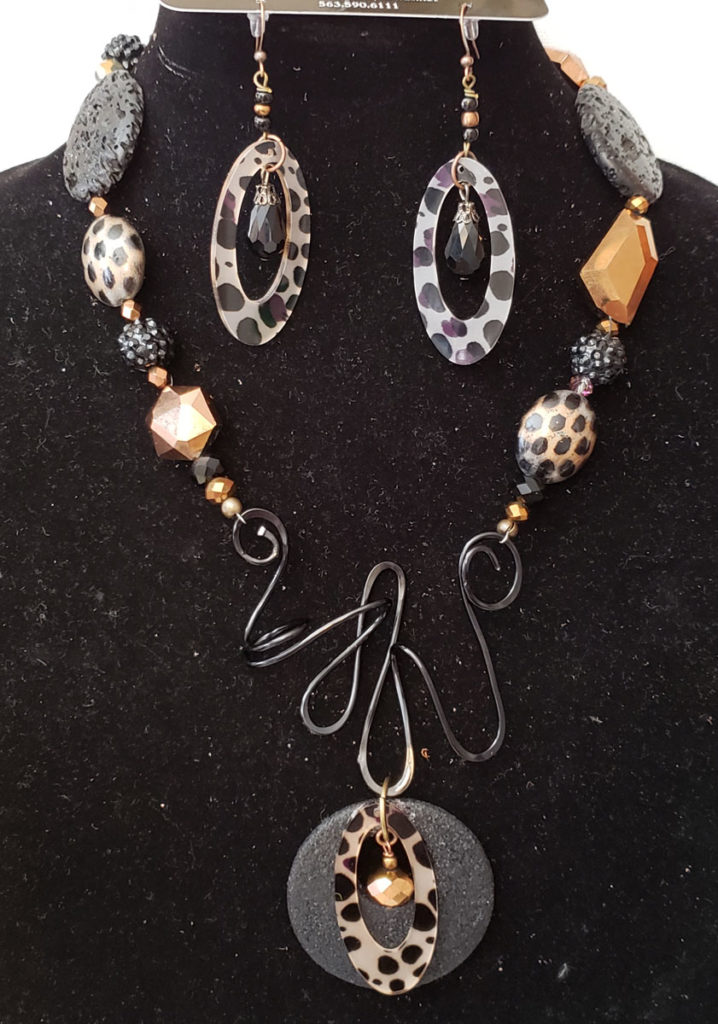 12.09.18-black-wire-short